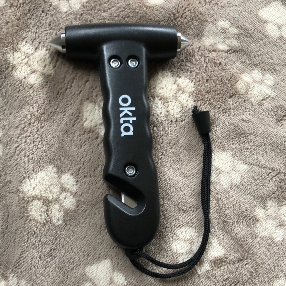 NWT emergency car window hammer multi tool with seat belt cutter